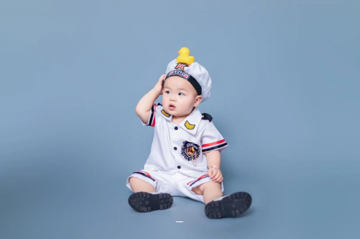 孟津宝宝频繁使劲扭动哼唧